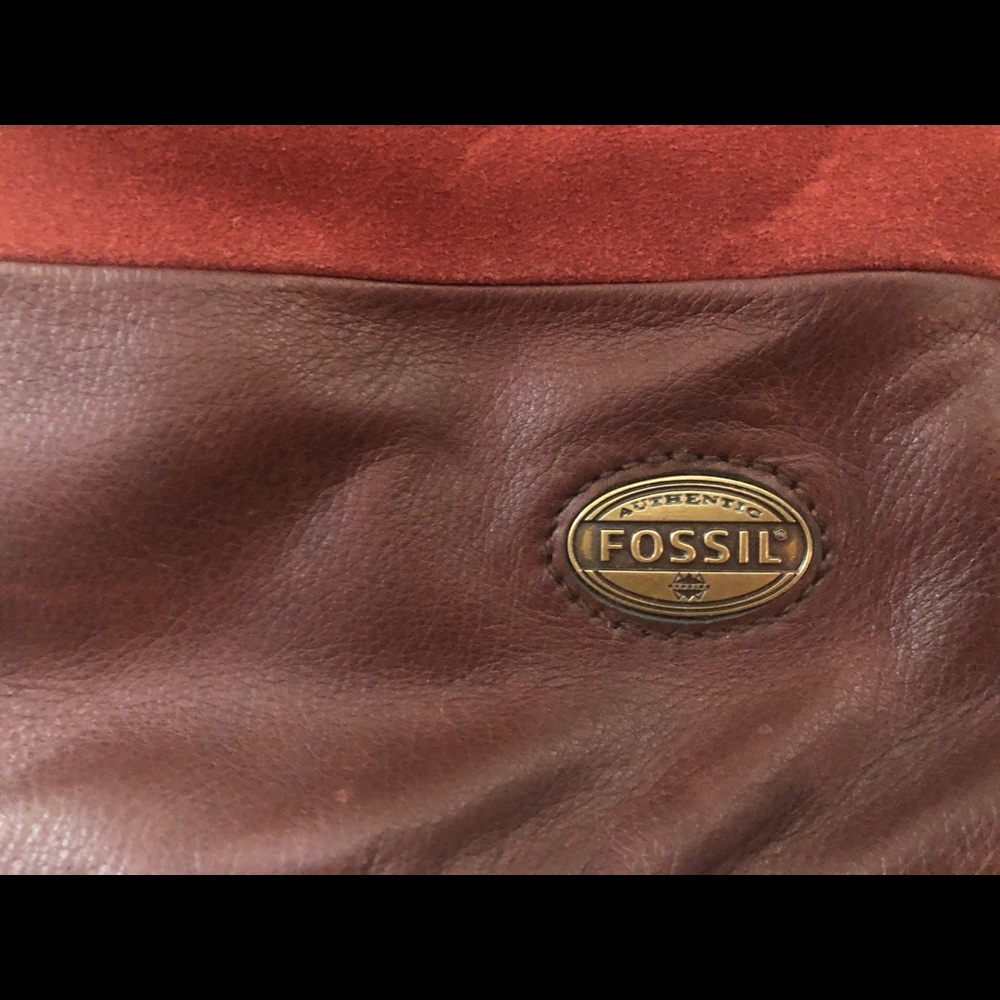 Fossil Explorer Crossbody Large - Picture 8 of 16